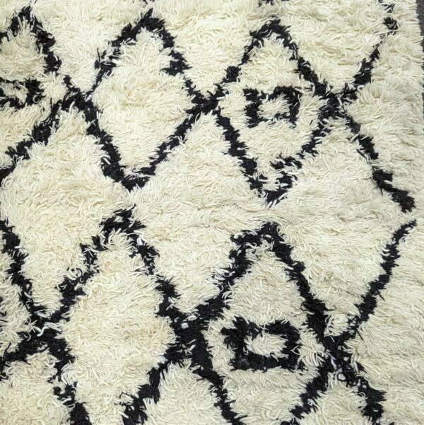 balck diamond pattern on a cream base wool floor rug